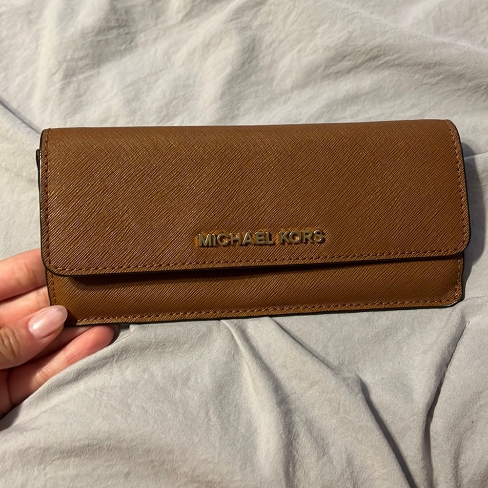 Michael Kors Women’s Jet Set Trifold Wallet- used but in very good condition!